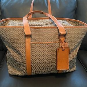 Large Signature Coach Weekender with luggage tag included!